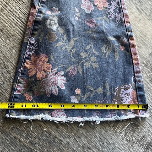 Free People We The Free Youthquake Purple Navy Floral Flare Jeans Cropped 27 - Picture 11 of 13